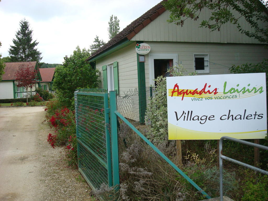 Village-Chalets Le Ru Du Pre Deux Rivieres Номер фото