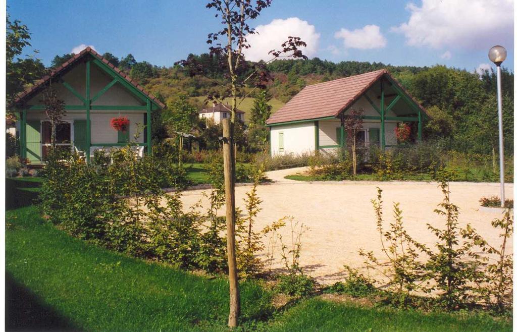 Village-Chalets Le Ru Du Pre Deux Rivieres Екстер'єр фото